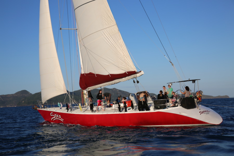 Sailing Whitsundays Hero Image For Airlie Beach Sailing