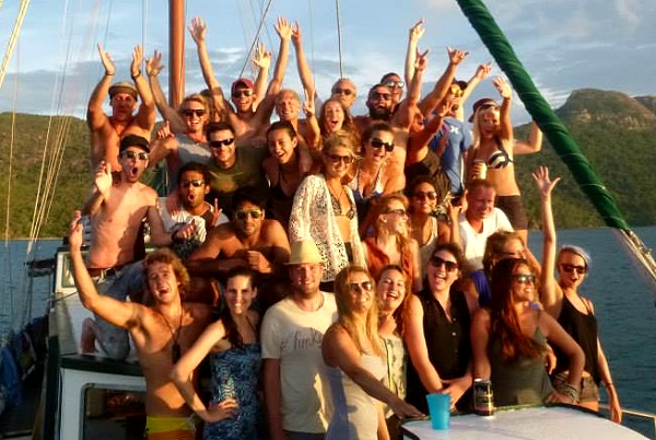 Sailing Whitsundays Hero Image For The Whitsundays Cheap Backpacker Boats