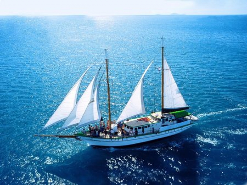 Sailing Whitsundays Hero Image For Top Backpacker Trips