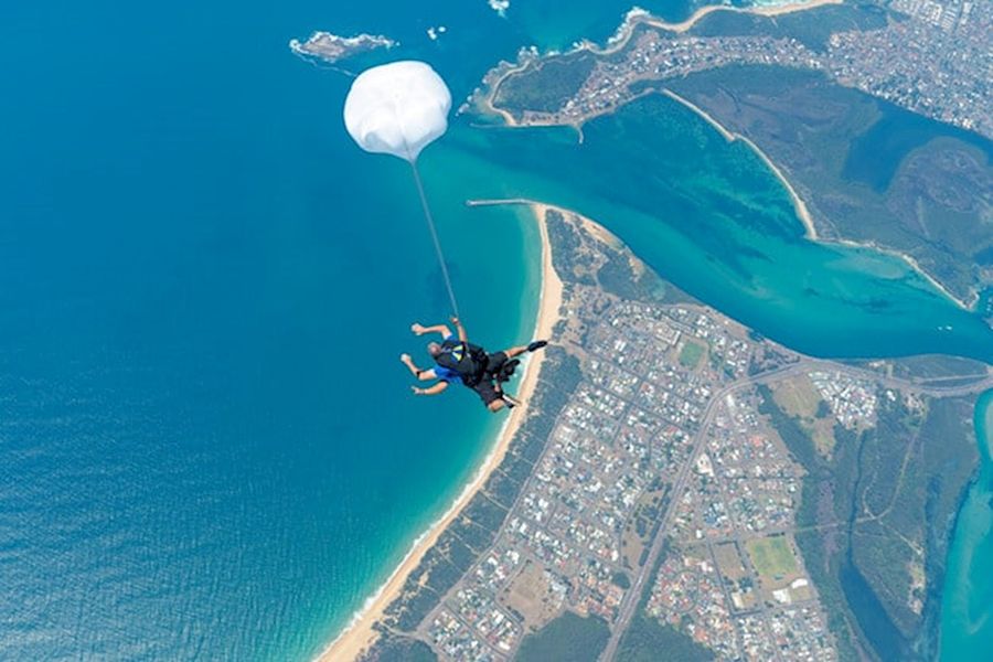 https://images.thetravelshop.com/img/2959/gallery/9x6newcastleskydive-aus.jpg Main Image | East Coast Tours Australia