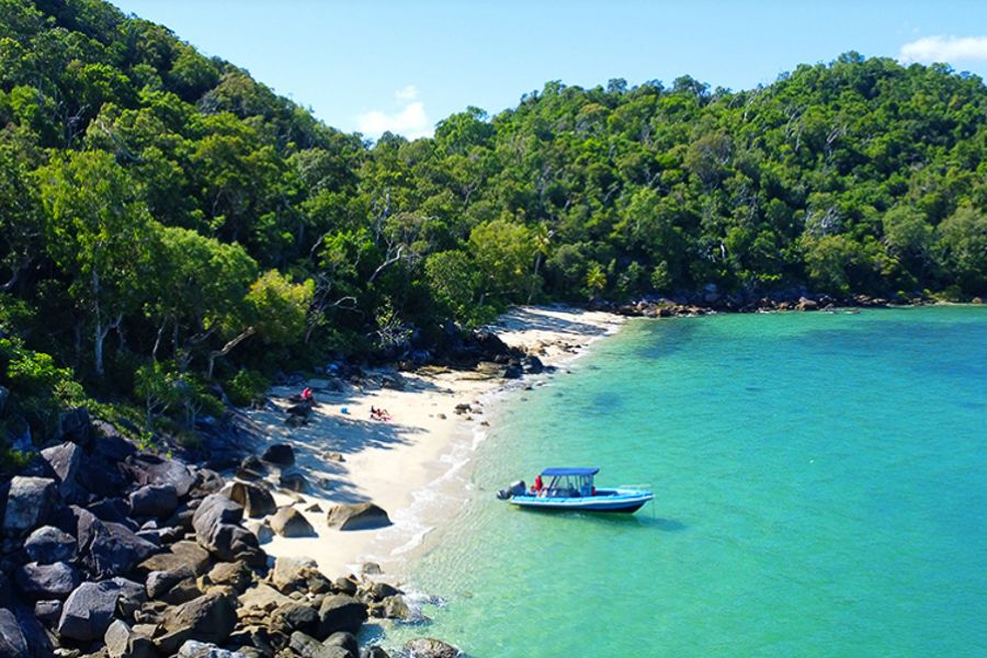 https://images.thetravelshop.com/img/2970/gallery/Get-Dunked-Half-Day-7.jpg Main Image | East Coast Tours Australia
