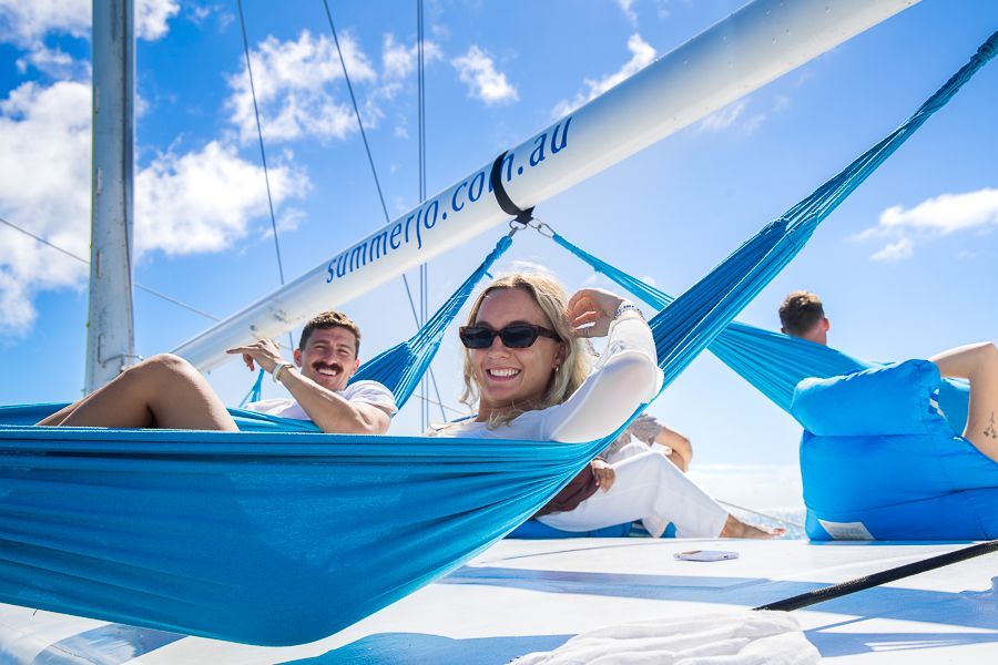 https://images.thetravelshop.com/img/3077/gallery/hammock-summer-jo-900x600-dw.jpg Main Image | East Coast Tours Australia