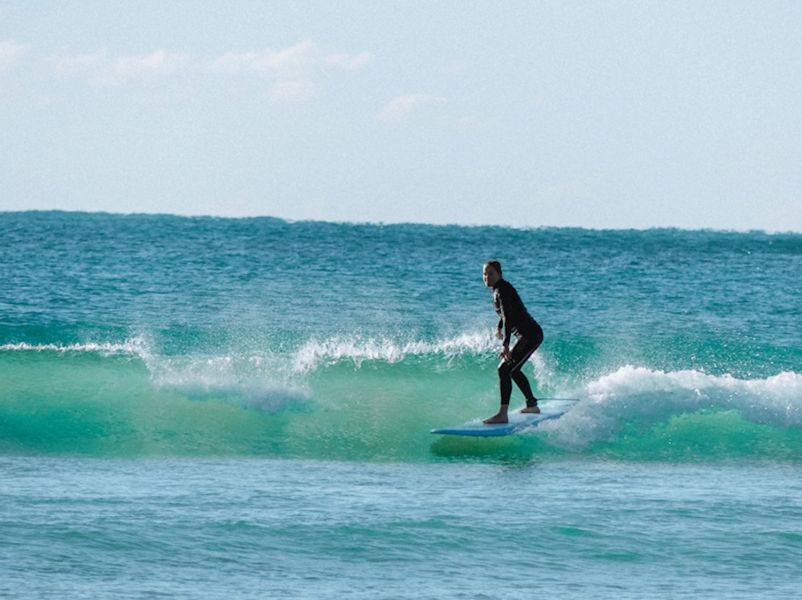https://images.thetravelshop.com/img/3202/gallery/surfing-waves.jpg Main Image | East Coast Tours Australia