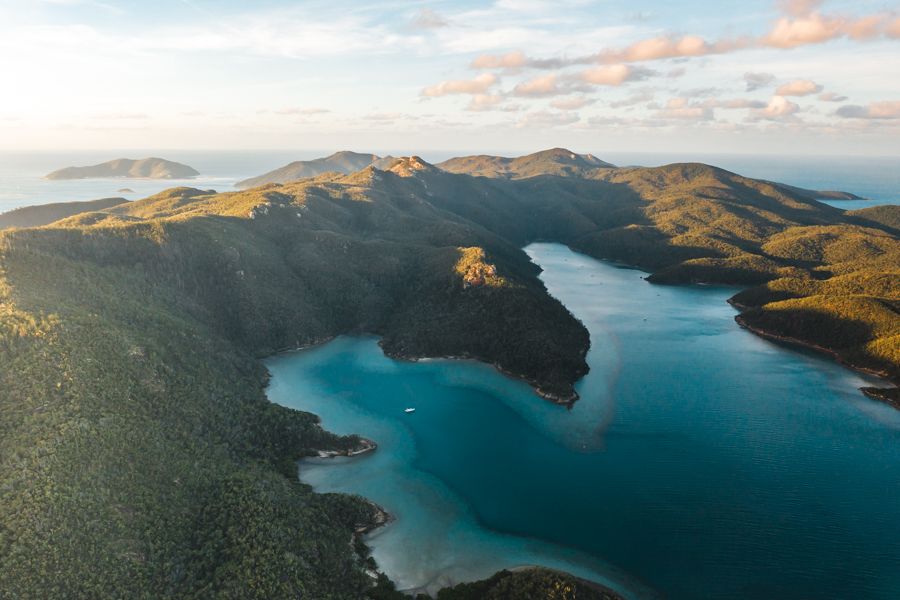 Sailing Whitsundays Hero Image For 7 Reasons you should visit the Whitsundays this Autumn 