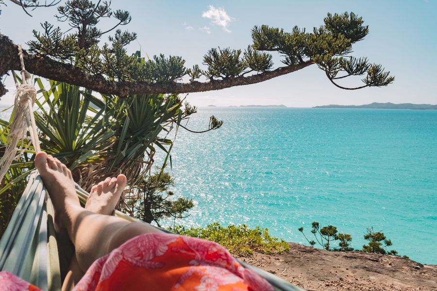 Sailing Whitsundays Hero Image For 9 Travel Hacks for Doing the Whitsundays Right | Shoestring Budget for the Time-Poor Backpacker