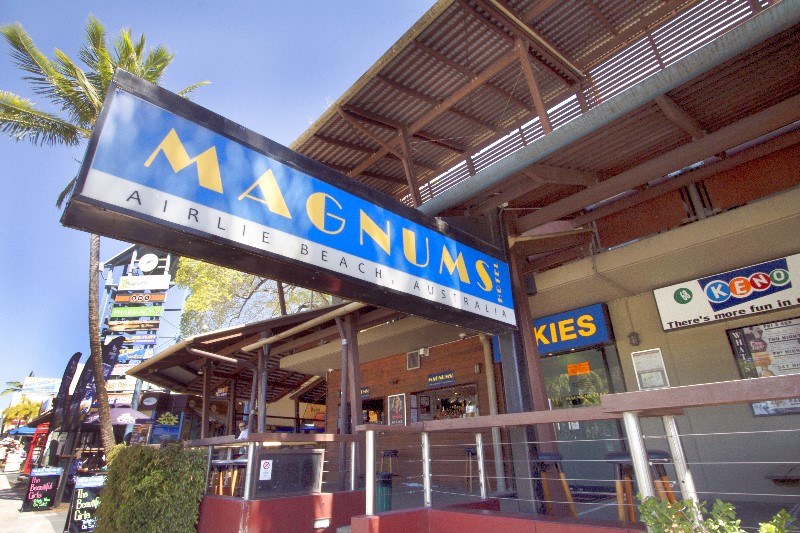 Sailing Whitsundays Hero Image For Whitsundays Budget Accommodation