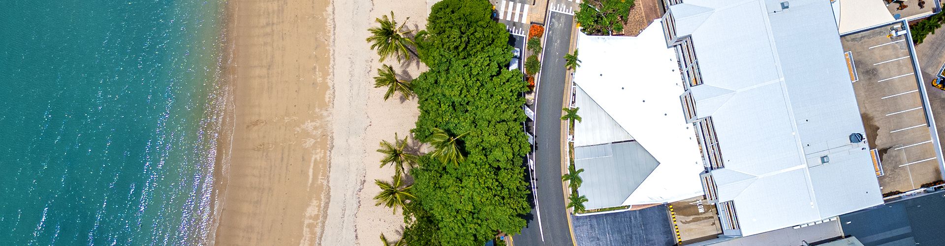 Airport Transfers & Car Rentals: Airlie Beach Transport - Sailing Whitsunday Image