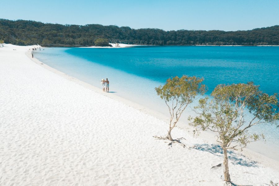 People walking along the edge of Lake McKenzie in Fraser Island
