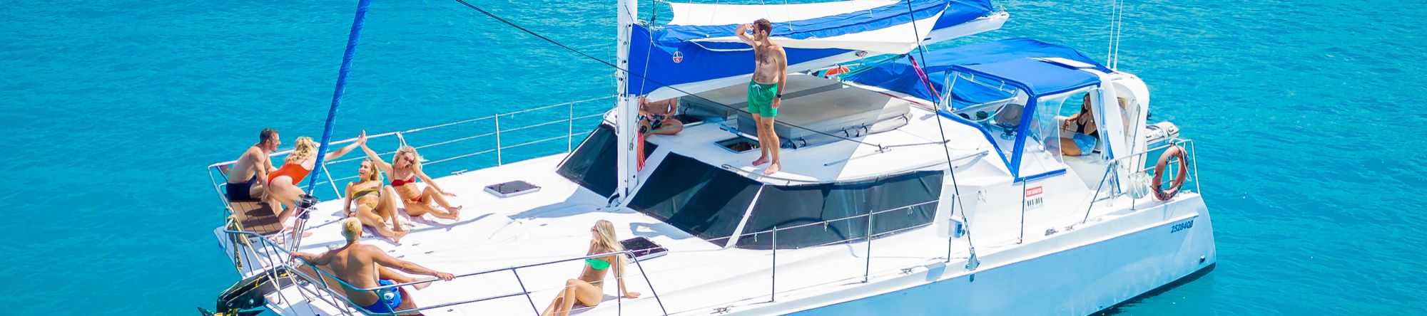 travellers gathered on whitsunday adventurer