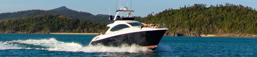 La Mar Luxury Yacht Charter cruising through the Whitsundays