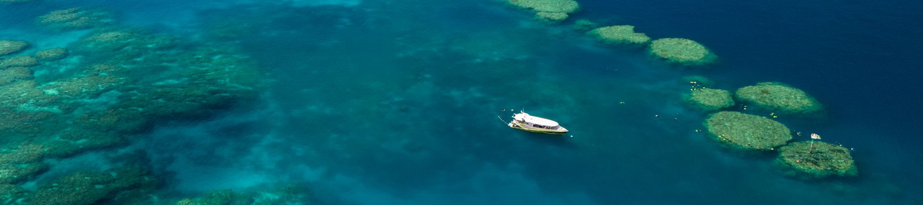 Viper Whitsundays a boat anchored on the great barrier reef