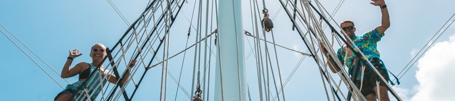 Learn to sail experience People learning to sail Whitsundays