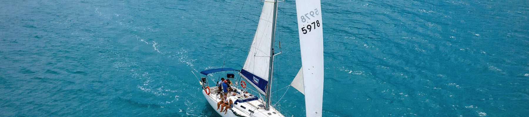 Mainstay Sailing drone shot of a sailing boat in the whitsundays