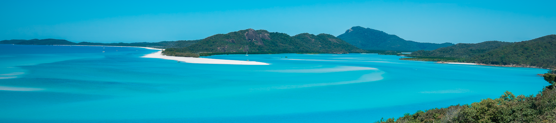 Whitsunday islands whitsunday islands surrounded by ocean
